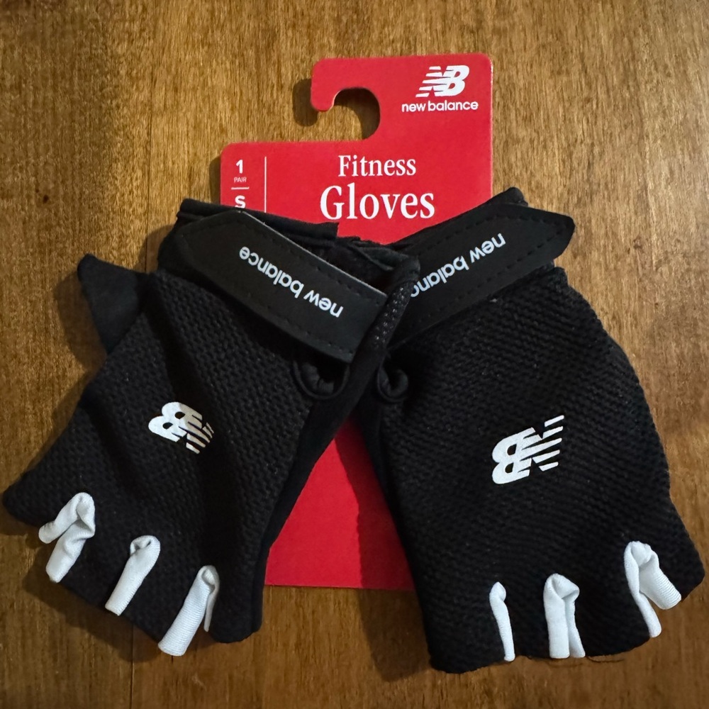 New Balance Black and White Fitness Gloves